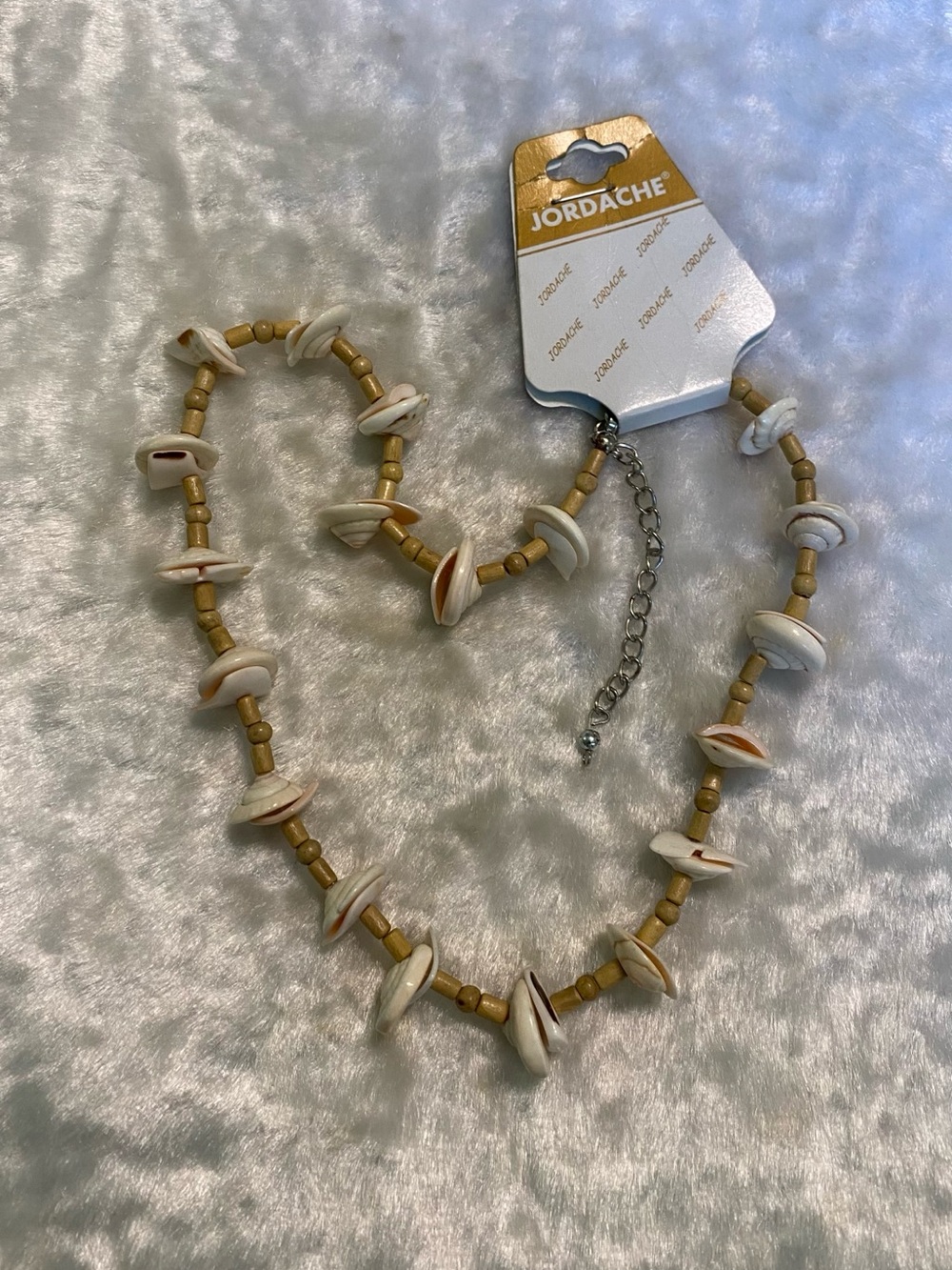 🍀NWT Jordache Natural Shell Beaded Necklace - Cream and Tan